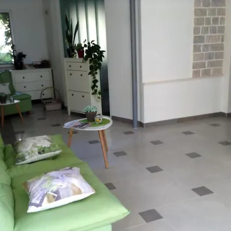 Adria Leut - One Bedroom With Seaview Apartment