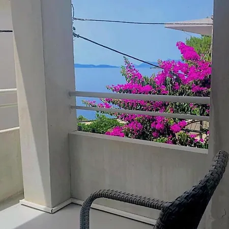 Adria Leut - One Bedroom With Seaview * Drašnice